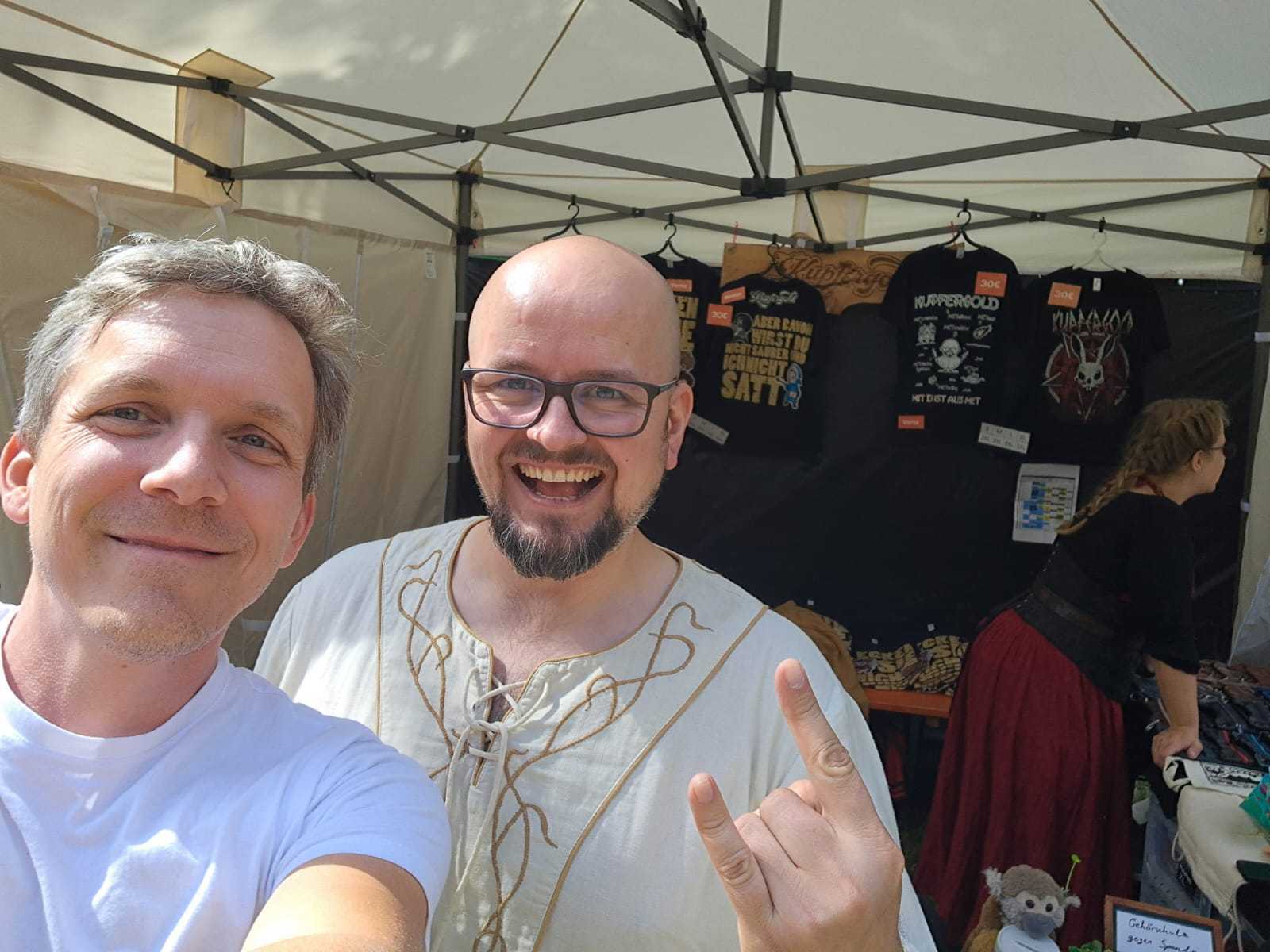 Kupfergold liebt ihren Merch